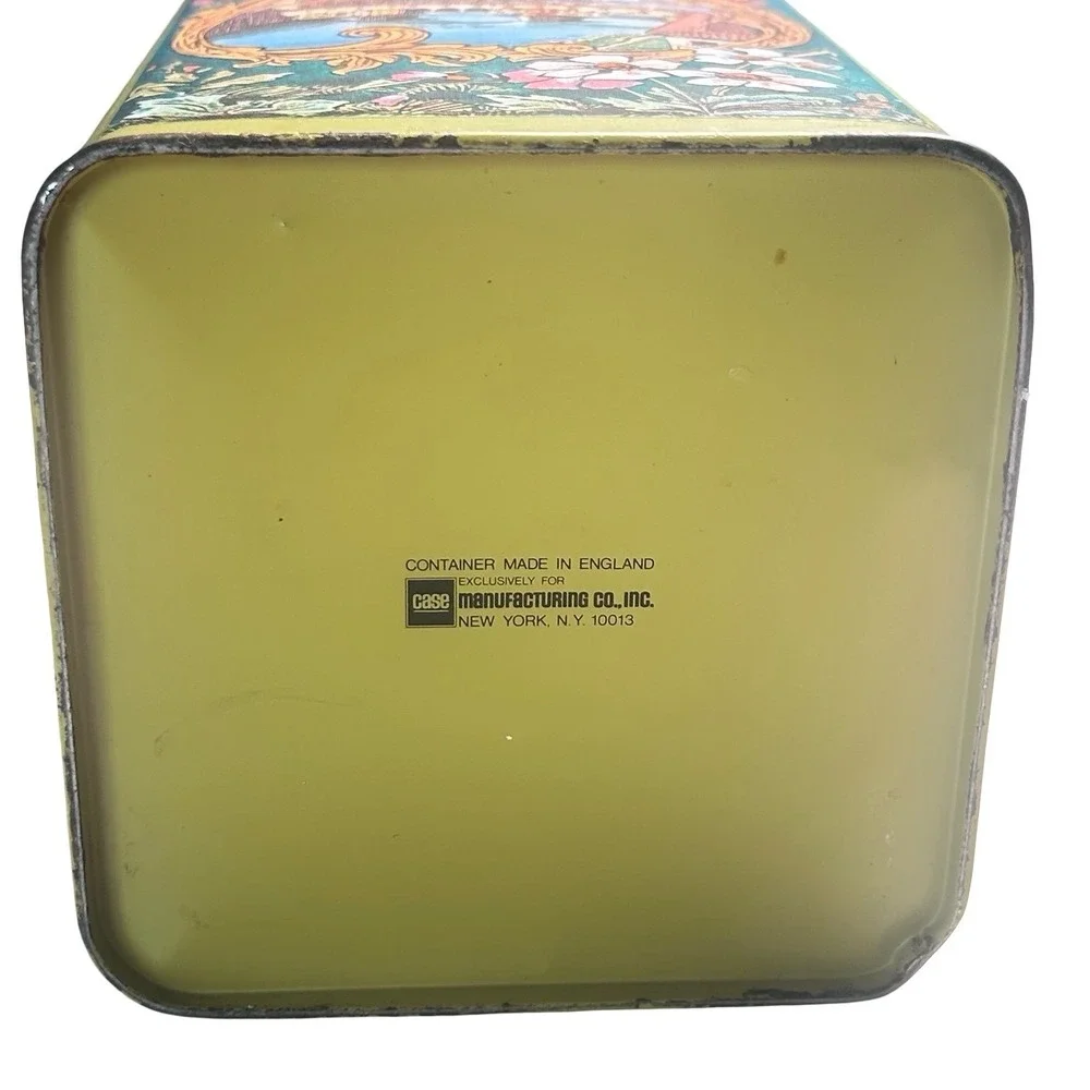 Della Real Casa Vintage Pasta Tin Case Mfg Co. Made in England Metal Canister